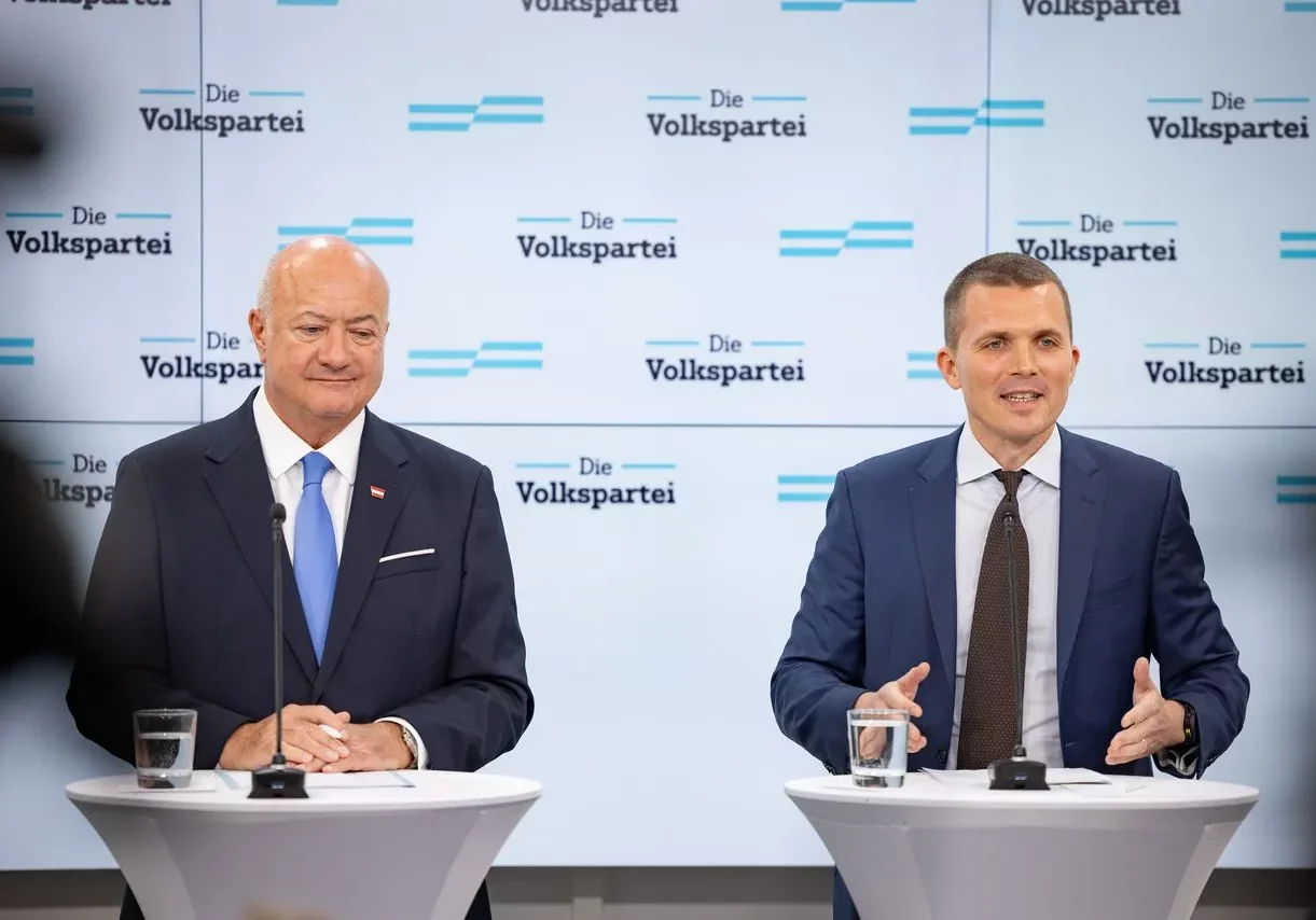 Generalsekretär Markus Gstöttner (r., mit Bundeskanzler und Bundesparteiobmann Christian Stocker): Klares Nein der ÖVP zu neuen Steuern. Foto: Jakob Glaser