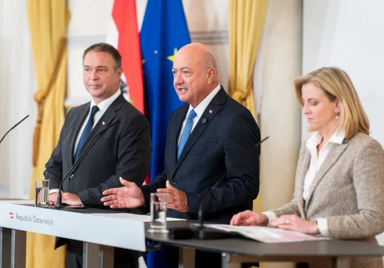 Die Regierungsspitze traf sich am Samstag zur Arbeitssitzung. unter anderem hat man sich auf die Einführung des Zukunftsdepot geeinigt. Foto: BKA/Florian Schrötter